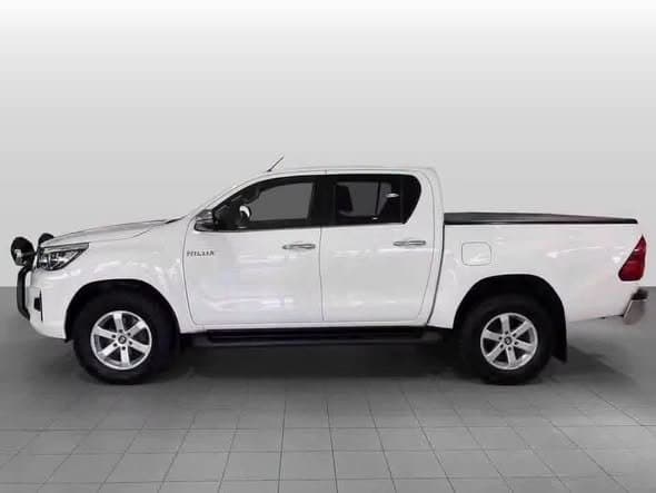 Toyota Hilux D-4D 150cv D-Cab 4WD SR+Inv