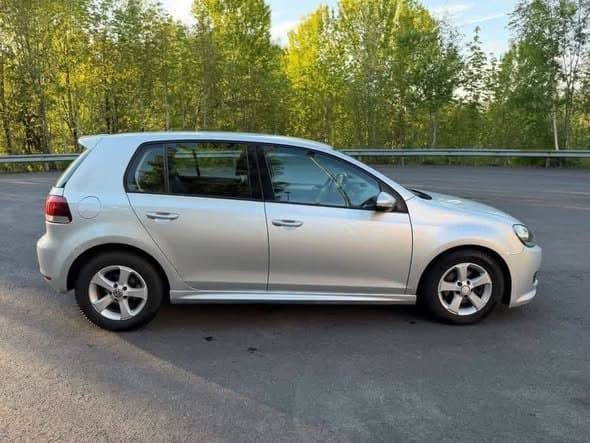 Volkswagen Golf VI 1.6 TDI 105 ch Highline BMT