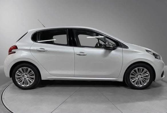 Peugeot 208 Allure 1.2 PureTech Panorama CarPlay
