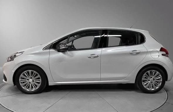 Peugeot 208 Allure 1.2 PureTech Panorama CarPlay