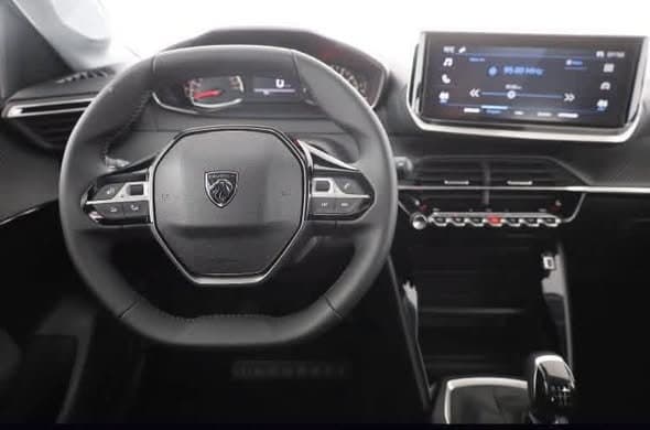 Peugeot 208 PureTech 100 LED