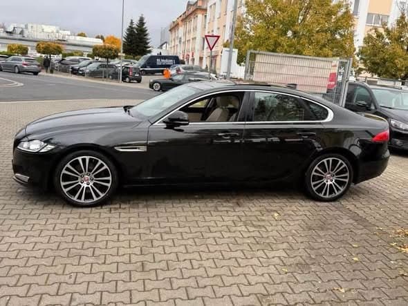 Jaguar XF 3.0 D Prestige PANO LEDER GR.NAVI BI.XENON