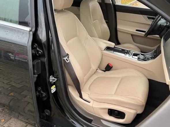 Jaguar XF 3.0 D Prestige PANO LEDER GR.NAVI BI.XENON
