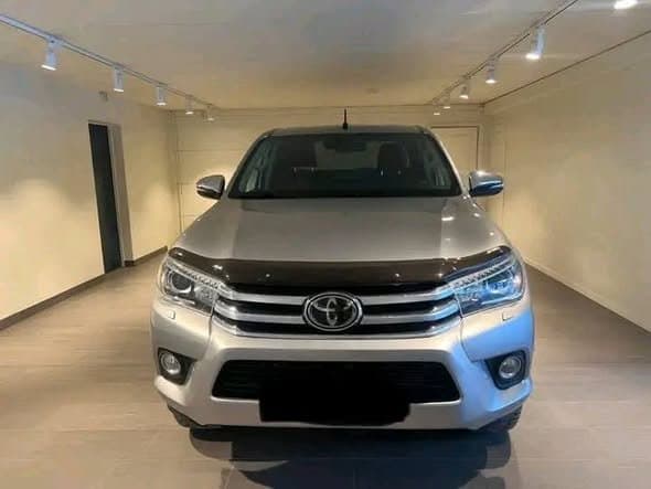 Toyota HiLux 2.4 D-Cab 4WD SR