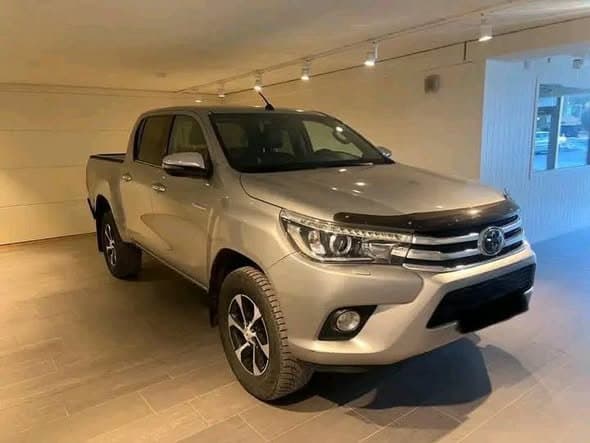 Toyota HiLux 2.4 D-Cab 4WD SR