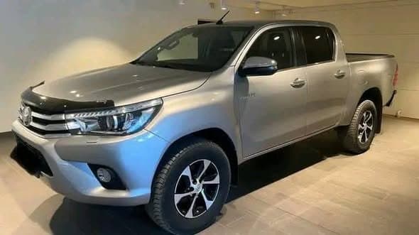 Toyota HiLux 2.4 D-Cab 4WD SR